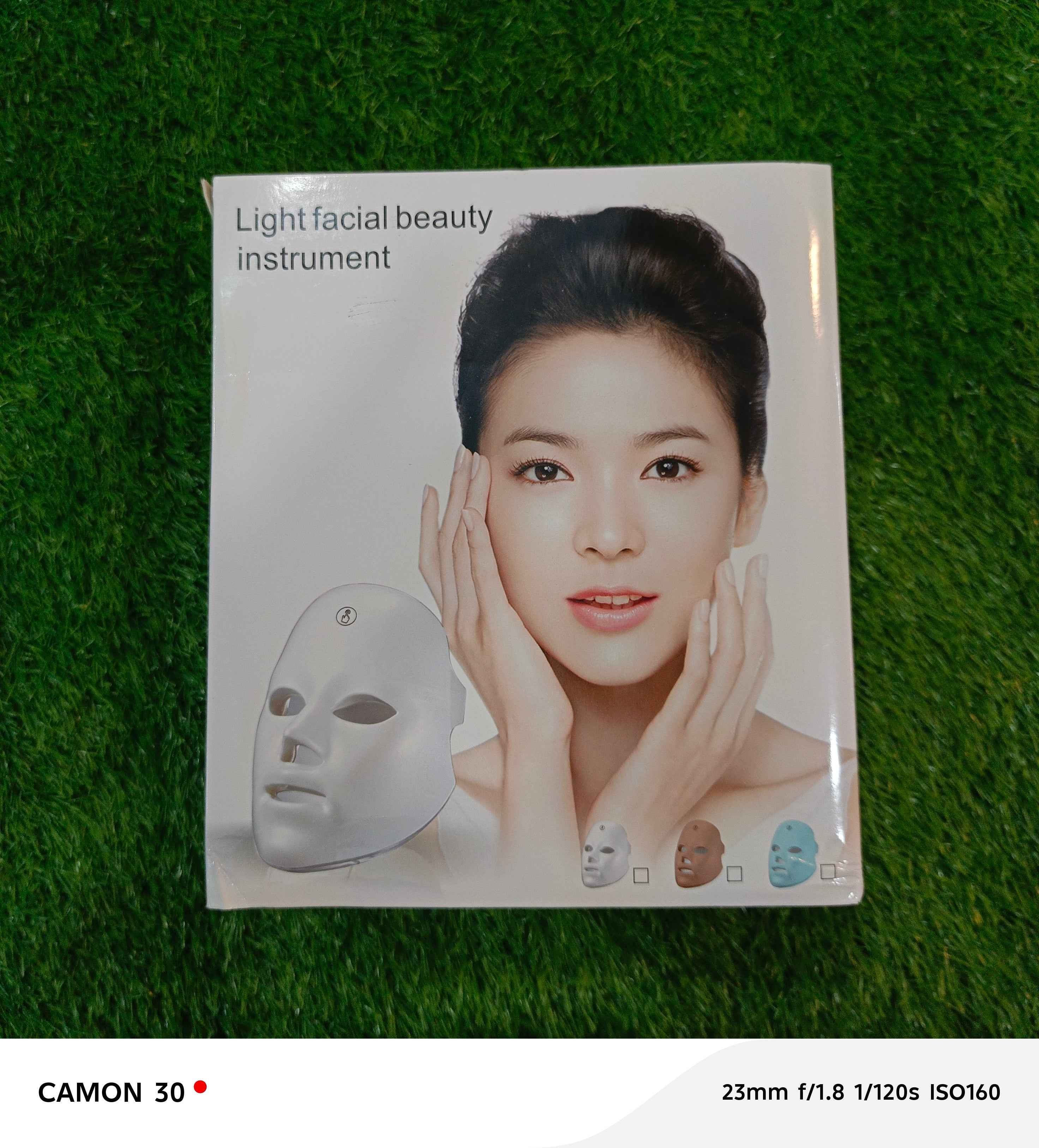 The title of the facial LED mask, as indicated on the packaging, is "Light facial beauty instrument."