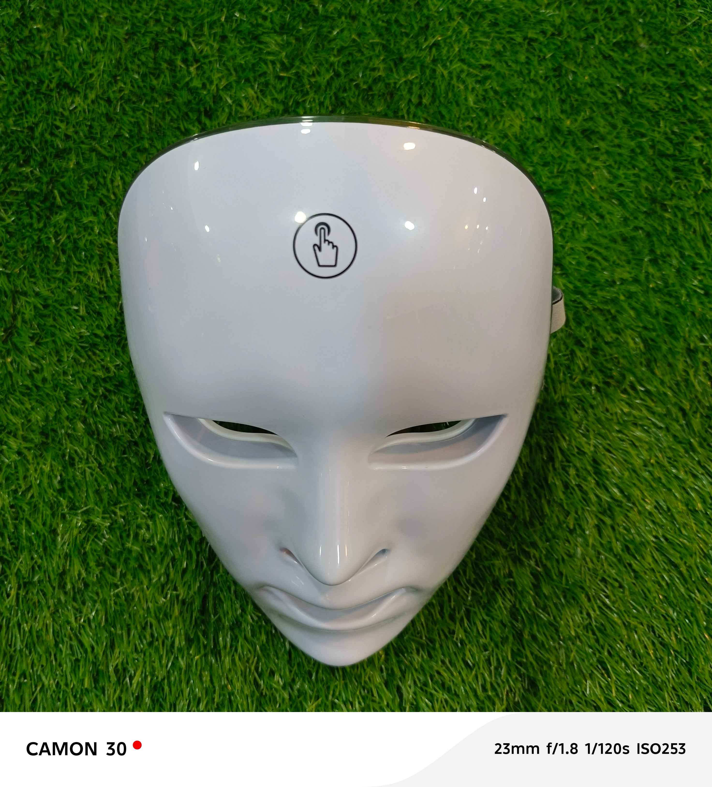 The title of the facial LED mask, as indicated on the packaging, is "Light facial beauty instrument."